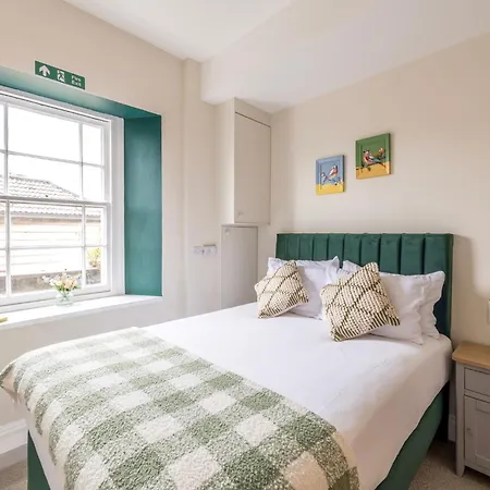Alma Luxe With Free Parking By Prescott Bristol